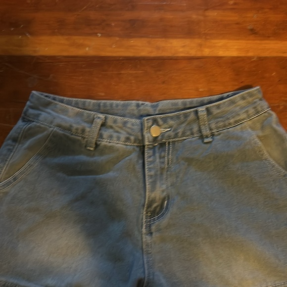 Wide leg cargo jeans. - Picture 3 of 3